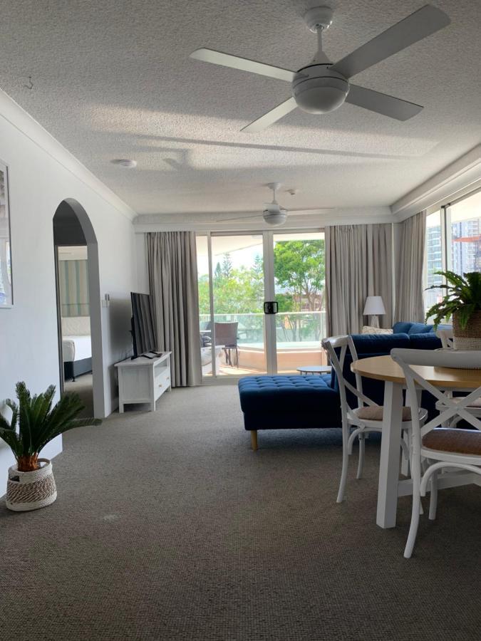 Pacific Regis Beachfront Holiday Apartments Gold Coast Bagian luar foto