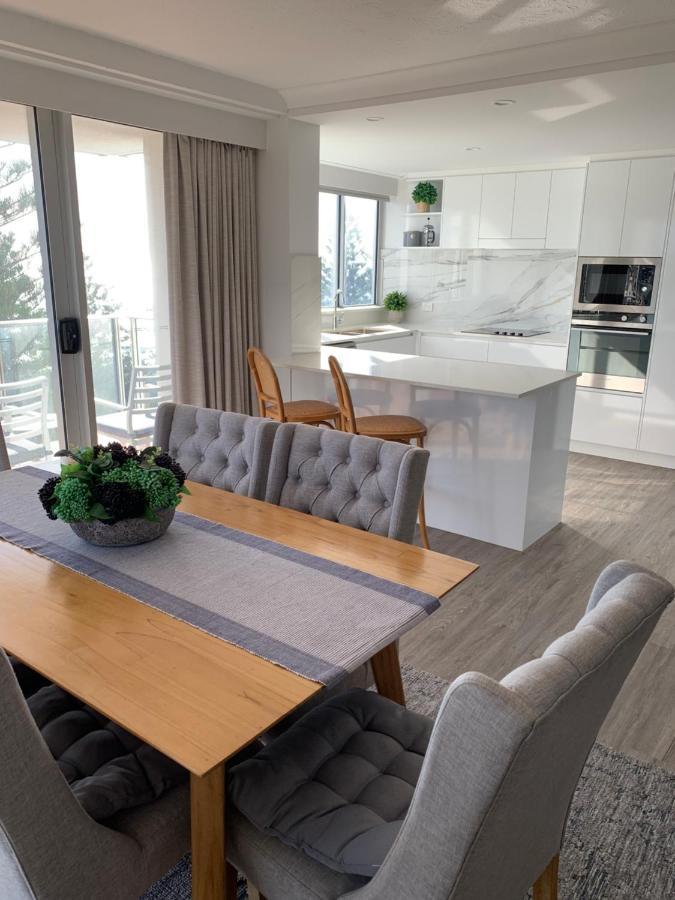 Pacific Regis Beachfront Holiday Apartments Gold Coast Bagian luar foto