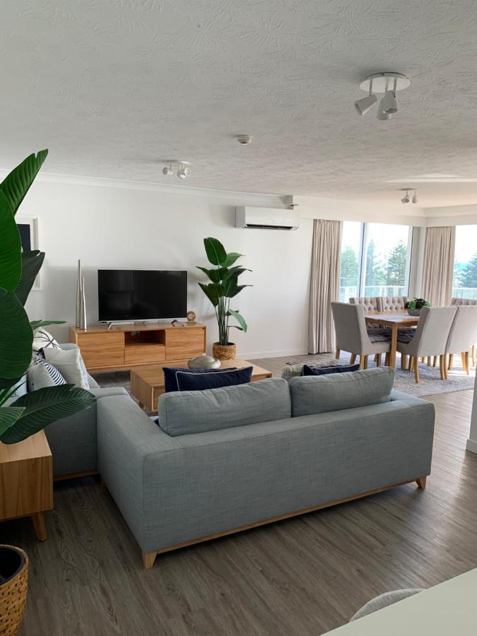 Pacific Regis Beachfront Holiday Apartments Gold Coast Bagian luar foto