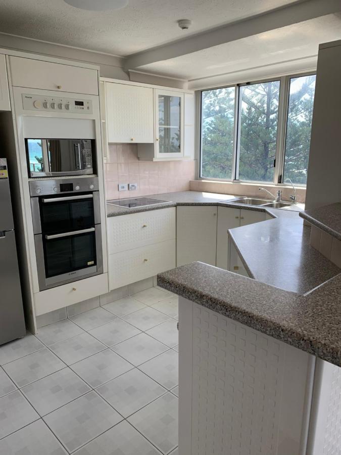 Pacific Regis Beachfront Holiday Apartments Gold Coast Bagian luar foto