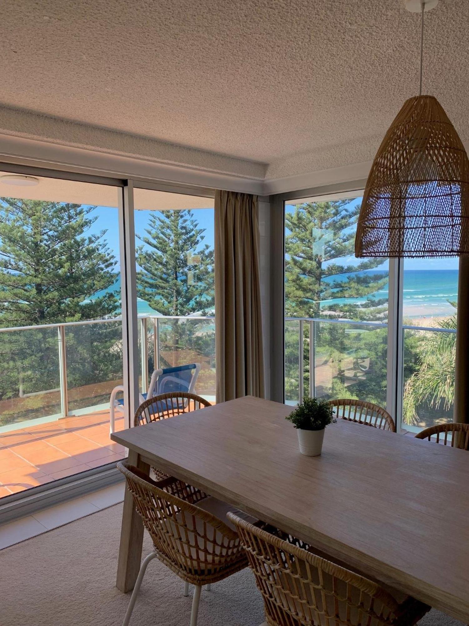 Pacific Regis Beachfront Holiday Apartments Gold Coast Bagian luar foto