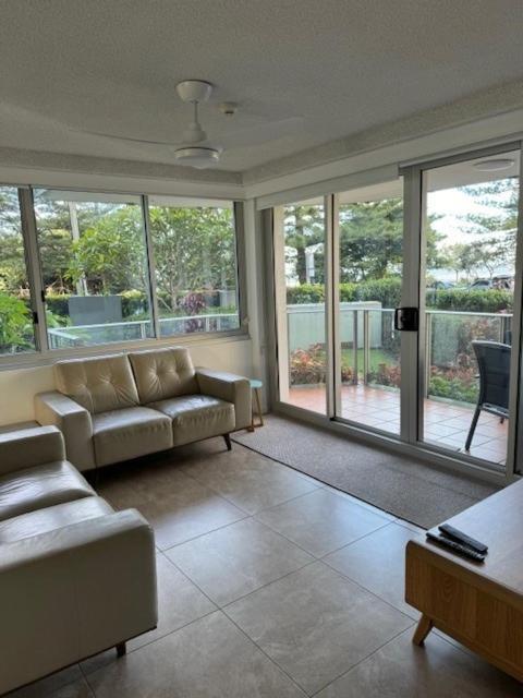 Pacific Regis Beachfront Holiday Apartments Gold Coast Bagian luar foto