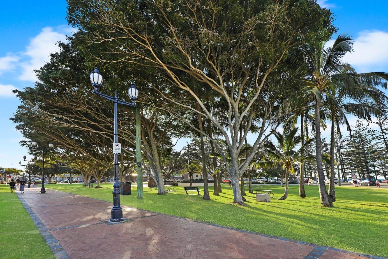 Pacific Regis Beachfront Holiday Apartments Gold Coast Bagian luar foto