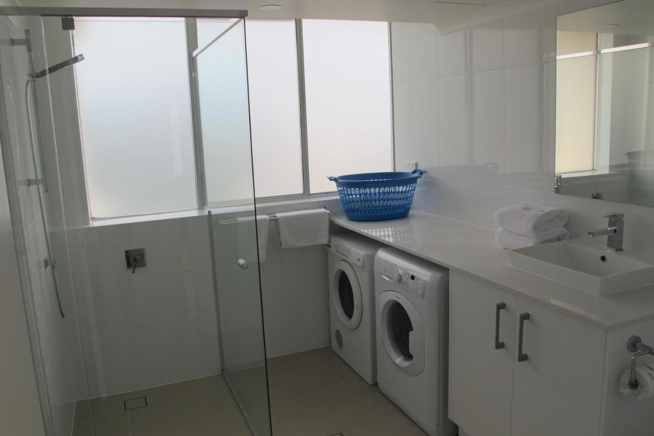 Pacific Regis Beachfront Holiday Apartments Gold Coast Bagian luar foto